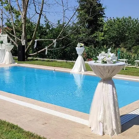 Bayanlara Ve Ailelerle Oezel Muestakil Muhafazakar Alkolsuez Havuzlu 4* Yanik